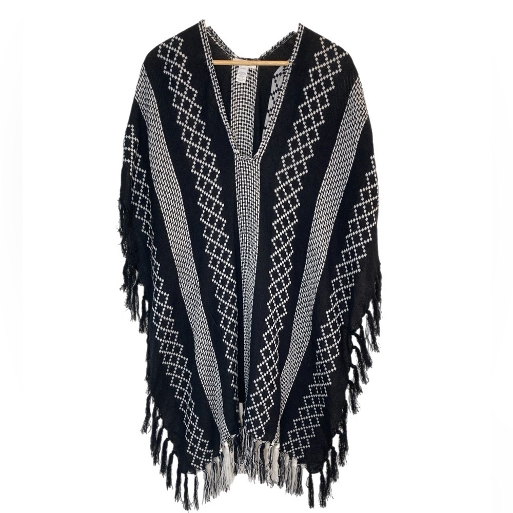 Mudd clothing black & white knit poncho w/ fringe